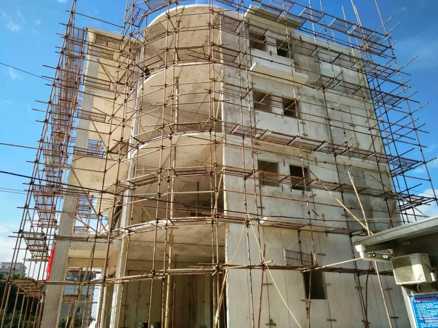 宾川星河绿色环保装配式建材在福建修建的五层别墅建筑